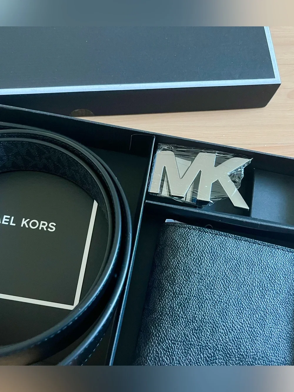 Michael Kors Signature Logo Wallet and Reversible Belt Gift Set